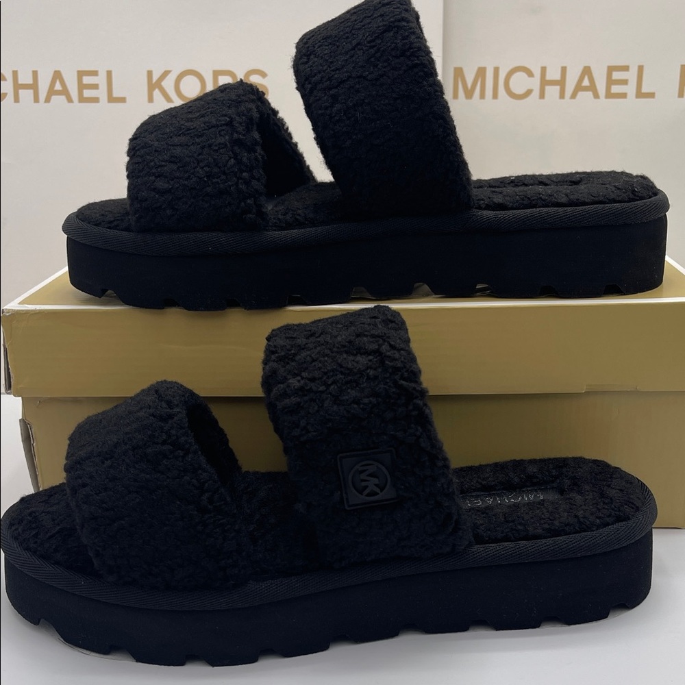 MICHAEL KORS Winnie Faux Curly Shearling Platform Slide Sandal
Black 
New